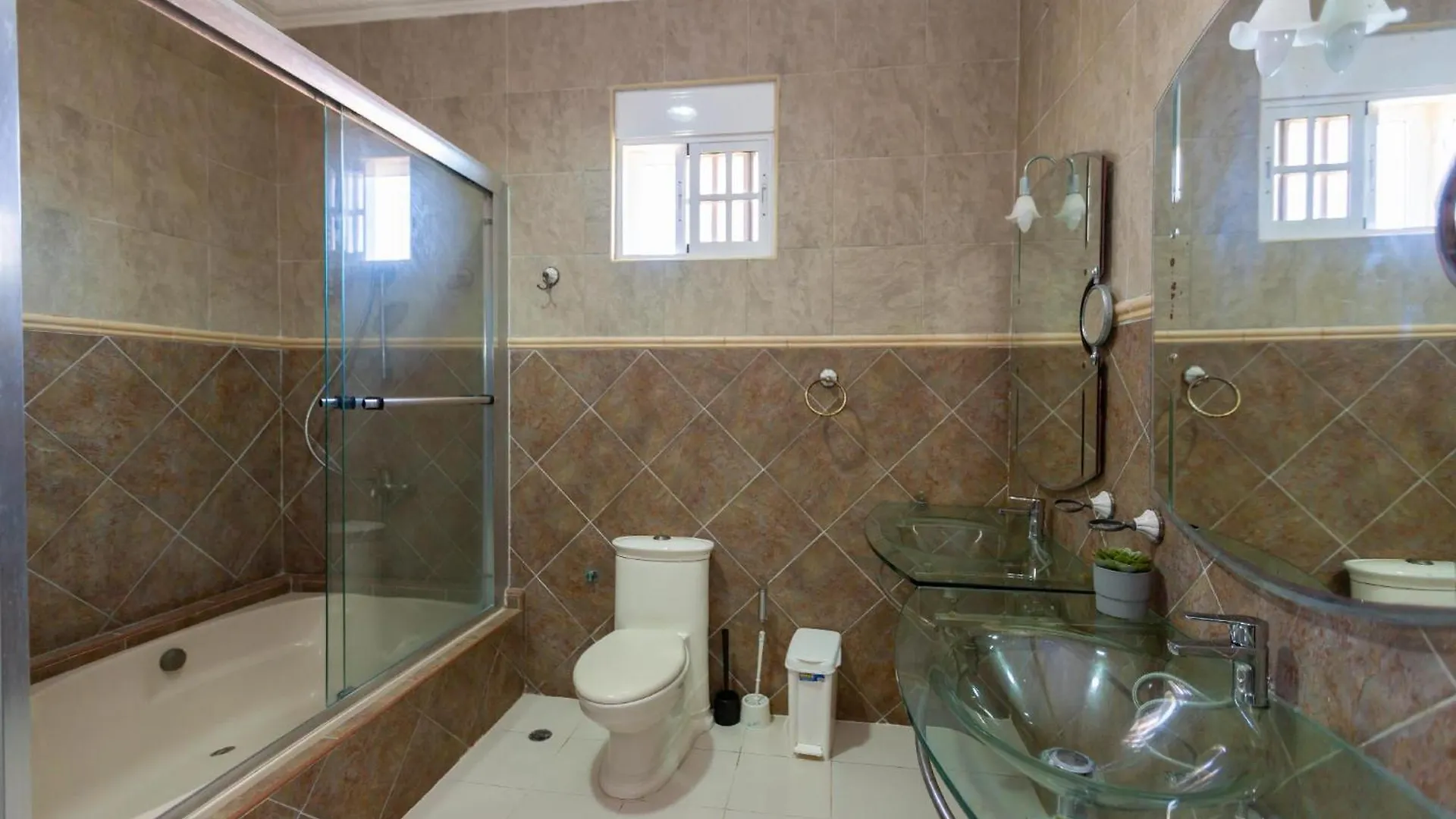 Huge 8Br Villa Poolheatedjacuzzi Bbqdailymaid 0*, San Pedro de Macoris